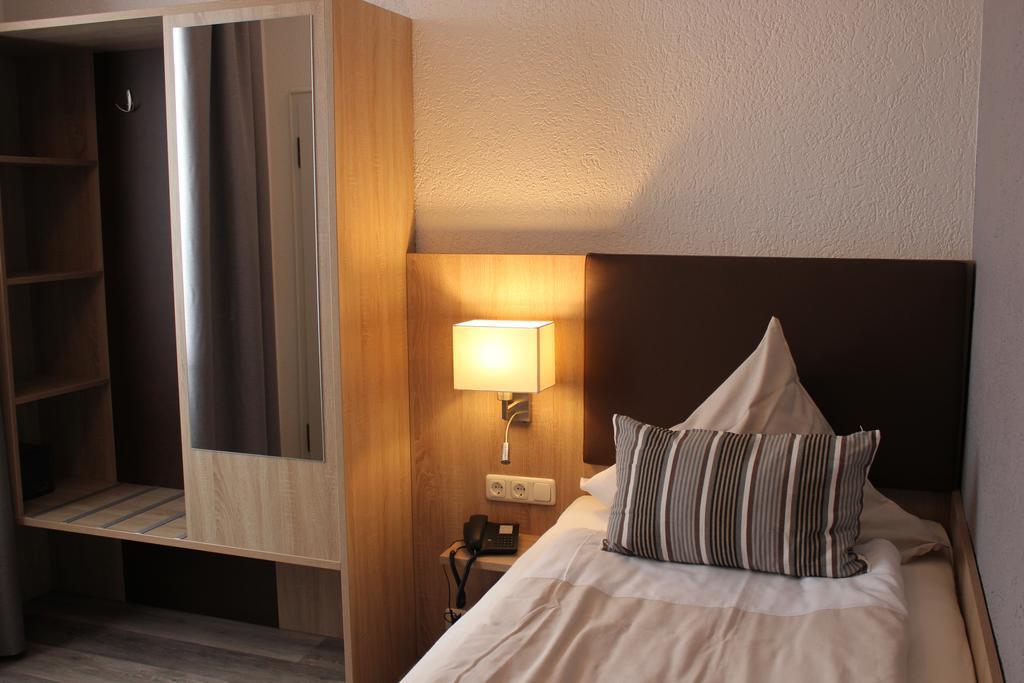 Hotel Restaurant Kromberg Remscheid Room photo